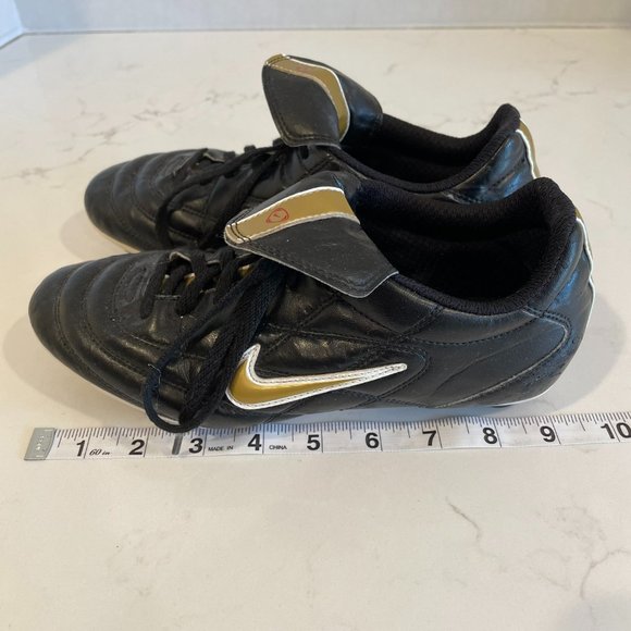 NIKE JR TIEMPO 750 II VT VERSATRACT YOUTH SOCCER CLEATS – SIZE 4.5Y – BLACK/GOLD - Picture 11 of 12
